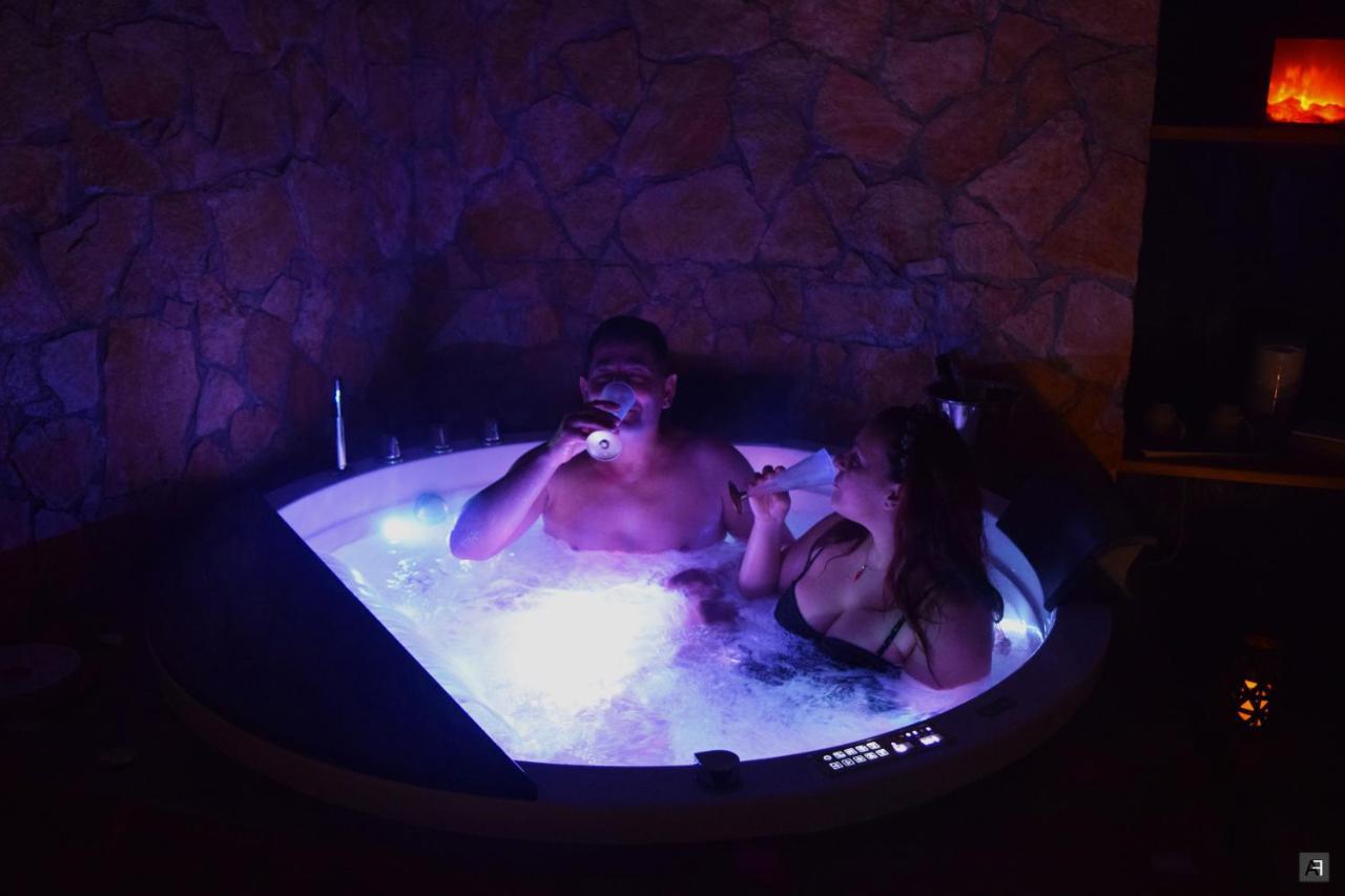 Spa Room Sicilia - Intera Casa Con Spa Privata Jacuzzi Sauna Bagno Di Vapore Ad Uso Illimitato Rosolini Eksteriør bilde