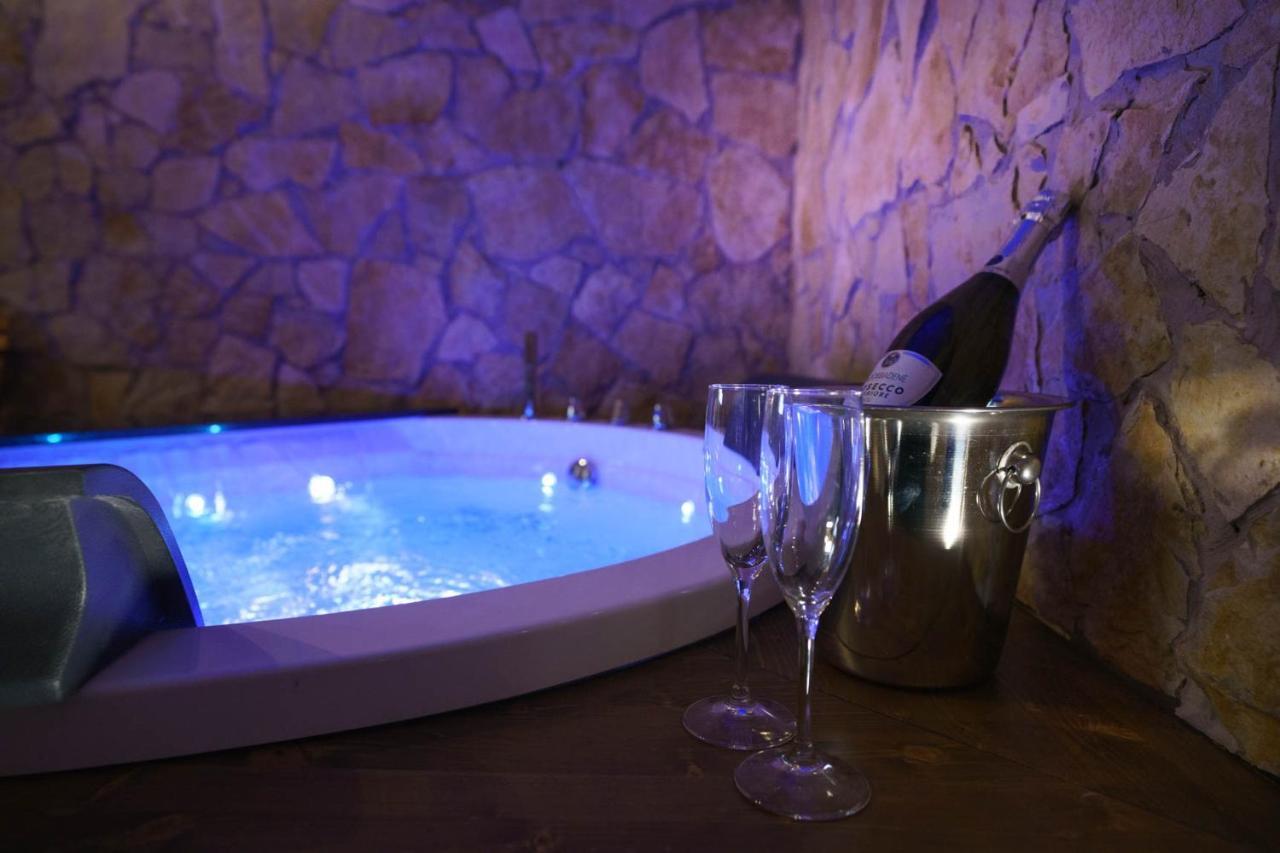 Spa Room Sicilia - Intera Casa Con Spa Privata Jacuzzi Sauna Bagno Di Vapore Ad Uso Illimitato Rosolini Eksteriør bilde